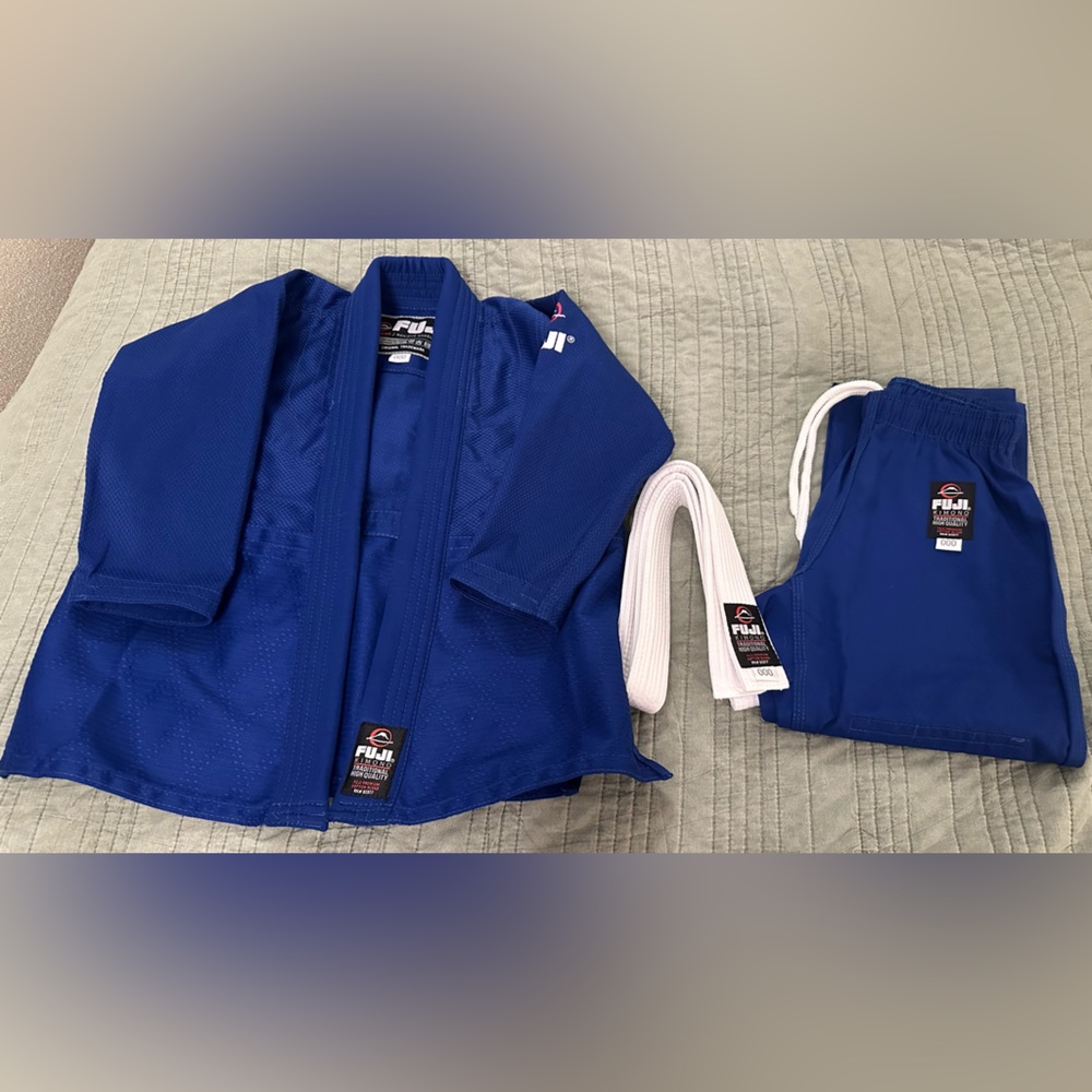 FUJI Gi Blue Martial Arts Gi with White Belt Size 000 (4’)
